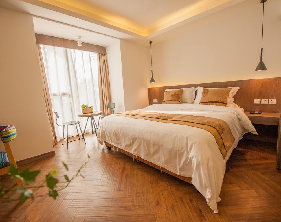 Two Towns Hostel Ханчжоу Экстерьер фото